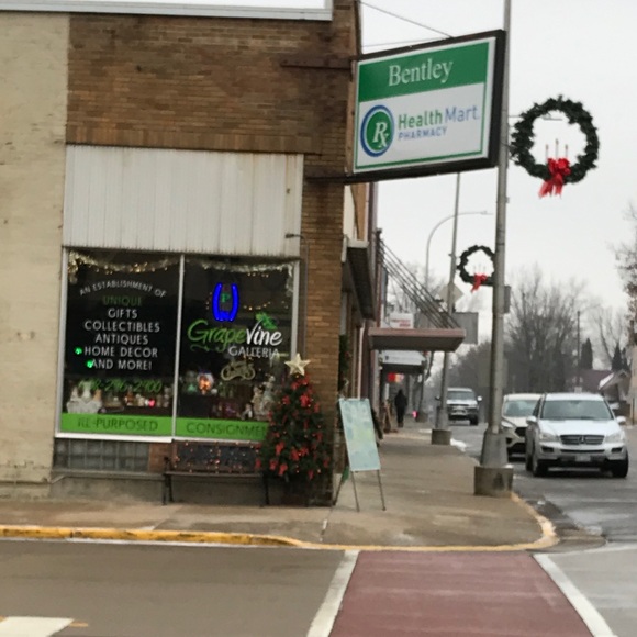 Meet your Posher, Grapevine Galleria. - Picture 2 of 5